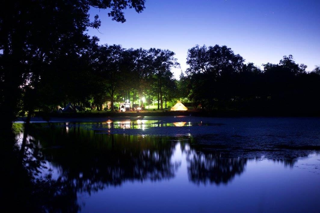 Camping Etang Du Camp Senergues Екстер'єр фото